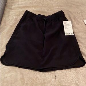 Lulu NWT on the fly skirt